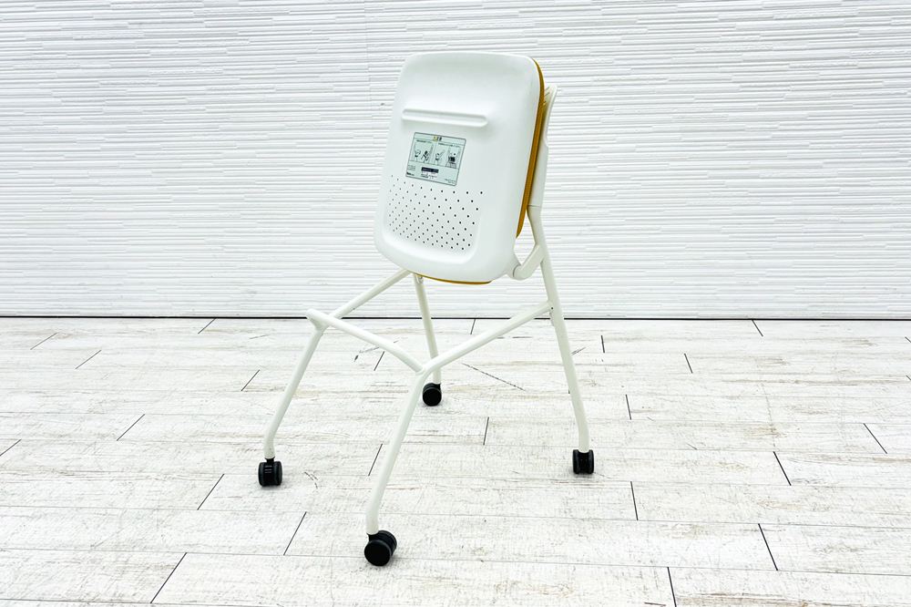 ルナチェア オカムラ 中古 ミーティングチェア ネスティングチェア 会議椅子 中古オフィス家具 81S1AY イエローの画像