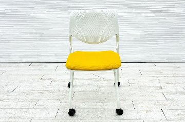 ルナチェア オカムラ 中古 ミーティングチェア ネスティングチェア 会議椅子 中古オフィス家具 81S1AY イエローの画像