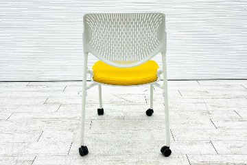 ルナチェア オカムラ 中古 ミーティングチェア ネスティングチェア 会議椅子 中古オフィス家具 81S1AY イエローの画像
