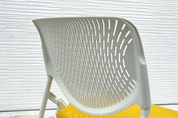 ルナチェア オカムラ 中古 ミーティングチェア ネスティングチェア 会議椅子 中古オフィス家具 81S1AY イエローの画像