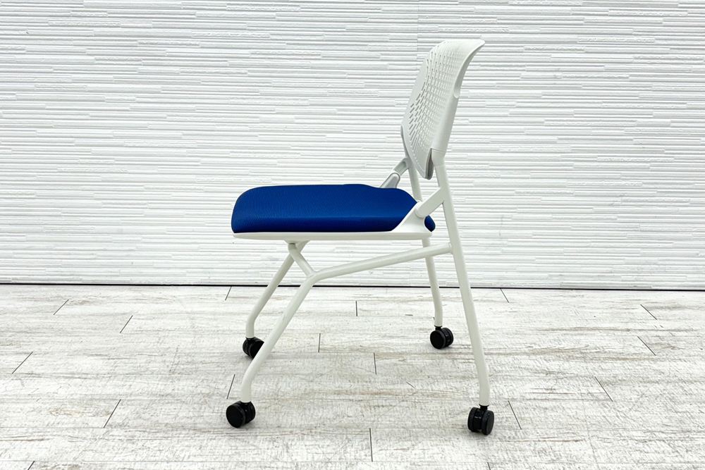 オカムラ ルナチェア 中古 ミーティングチェア 中古チェア 会議椅子 中古オフィス家具 81S1AY ブルーの画像