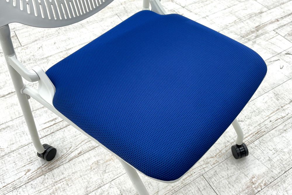オカムラ ルナチェア 中古 ミーティングチェア 中古チェア 会議椅子 中古オフィス家具 81S1AY ブルーの画像