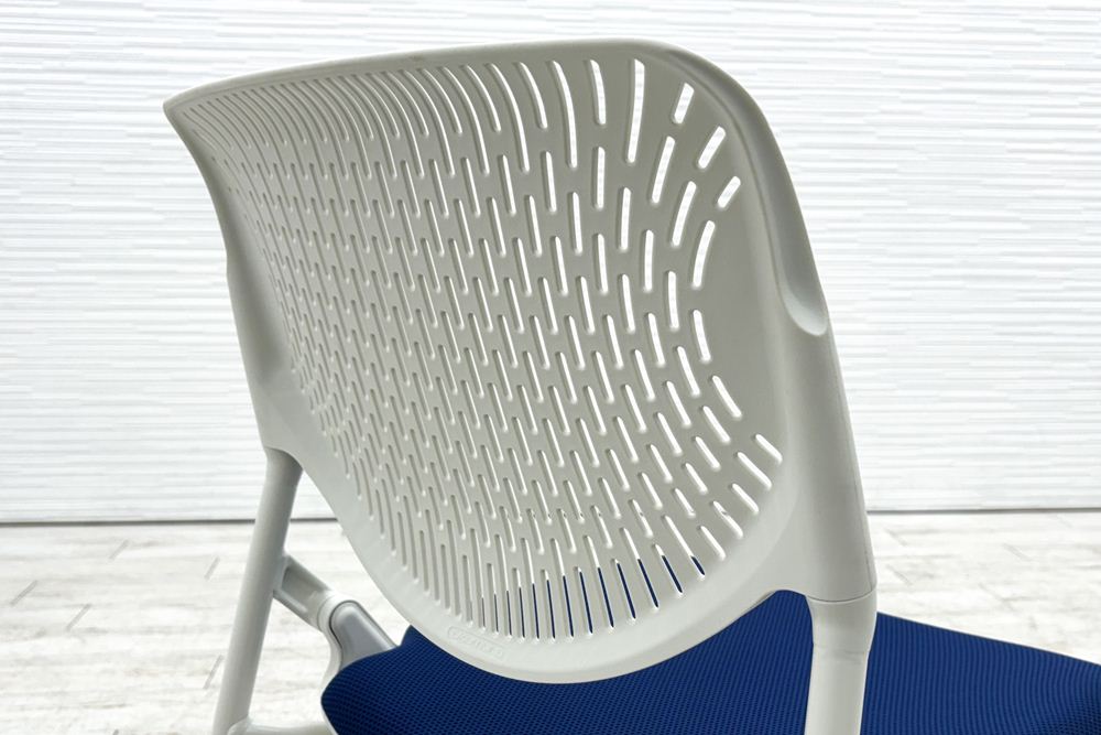 オカムラ ルナチェア 中古 ミーティングチェア 中古チェア 会議椅子 中古オフィス家具 81S1AY ブルーの画像