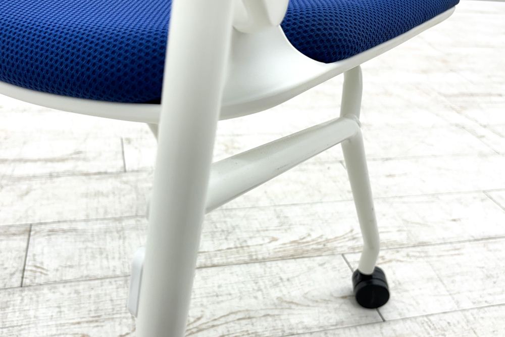 オカムラ ルナチェア 中古 ミーティングチェア 中古チェア 会議椅子 中古オフィス家具 81S1AY ブルーの画像