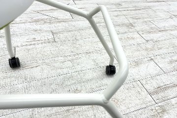 オカムラ ルナチェア 中古 【4脚セット】 ミーティングチェア 中古チェア 会議椅子 ネスティングチェア 中古オフィス家具 81S1AZ ライムグリーンの画像