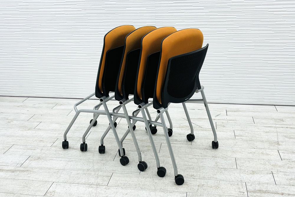 オカムラ グラータチェア 中古 【4本セット】 ネスティングチェア ミーティングチェア 肘無 オレンジ 中古オフィス家具 の画像