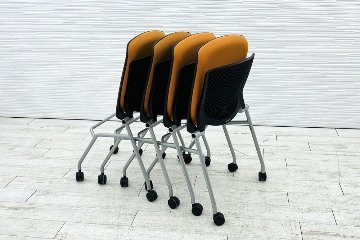 オカムラ グラータチェア 中古 【4本セット】 ネスティングチェア ミーティングチェア 肘無 オレンジ 中古オフィス家具 の画像