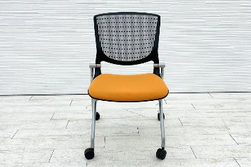 オカムラ グラータチェア 中古 【4本セット】 ネスティングチェア ミーティングチェア 肘無 オレンジ 中古オフィス家具 の画像