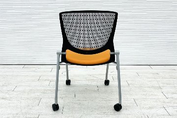 オカムラ グラータチェア 中古 【4本セット】 ネスティングチェア ミーティングチェア 肘無 オレンジ 中古オフィス家具 の画像