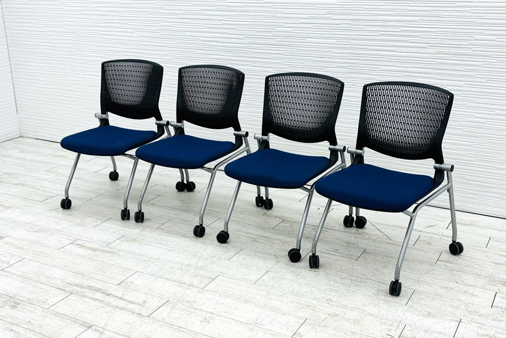 オカムラ グラータチェア 中古 【4本セット】 ネスティングチェア ミーティングチェア 肘無 ブルー 中古オフィス家具 の画像