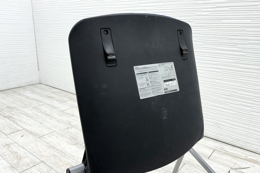 オカムラ グラータチェア 中古 【4本セット】 ネスティングチェア ミーティングチェア 肘無 ブルー 中古オフィス家具 の画像