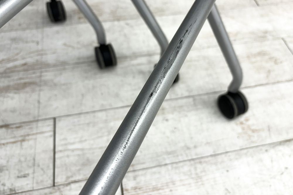 オカムラ グラータチェア 中古 【4本セット】 ネスティングチェア ミーティングチェア 肘無 ブルー 中古オフィス家具 の画像