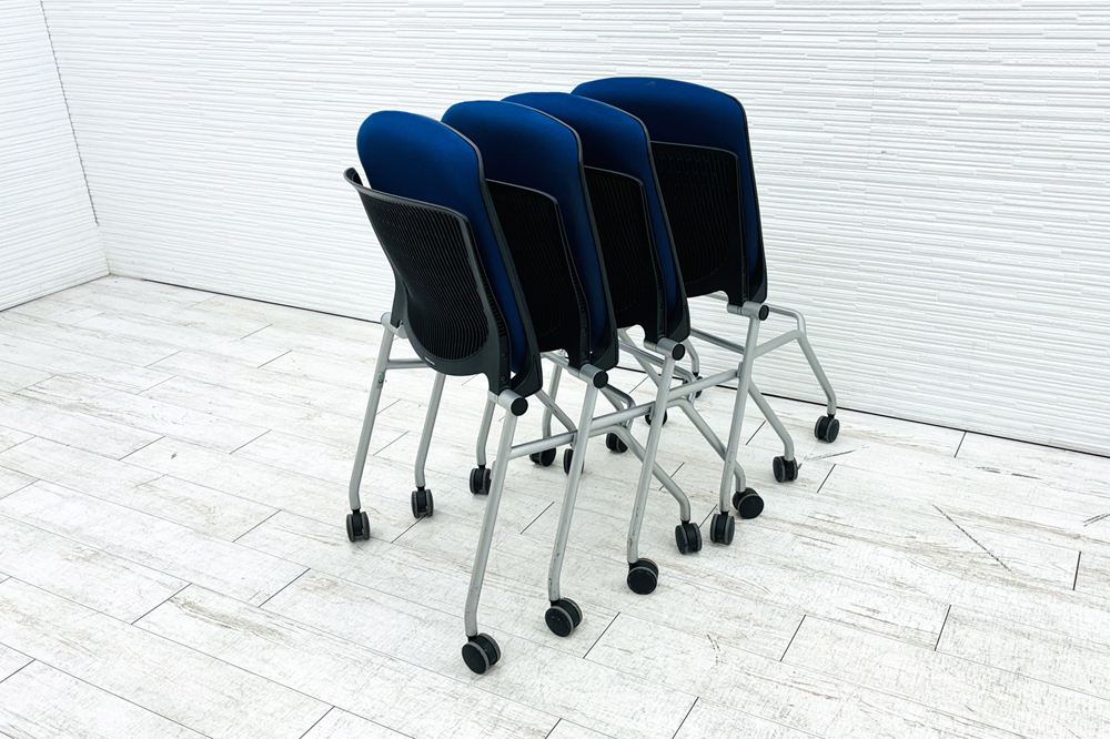 オカムラ グラータチェア 中古 【4本セット】 ネスティングチェア ミーティングチェア 肘無 ブルー 中古オフィス家具 の画像