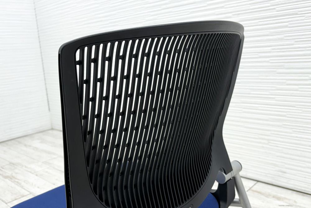 オカムラ グラータチェア 中古 【4本セット】 ネスティングチェア ミーティングチェア 肘無 ブルー 中古オフィス家具 の画像