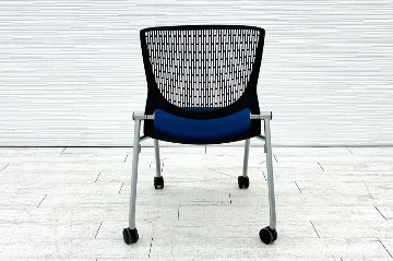 オカムラ グラータチェア 中古 【4本セット】 ネスティングチェア ミーティングチェア 肘無 ブルー 中古オフィス家具 の画像