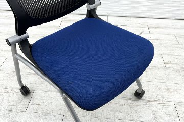 オカムラ グラータチェア 中古 【4本セット】 ネスティングチェア ミーティングチェア 肘無 ブルー 中古オフィス家具 の画像