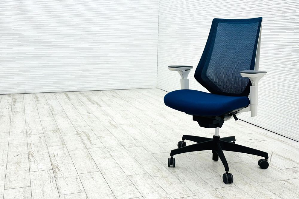 コクヨ デュオラチェア 中古 2018年製 KOKUYO Duora クッション 可動肘 中古オフィス家具 ブルーの画像