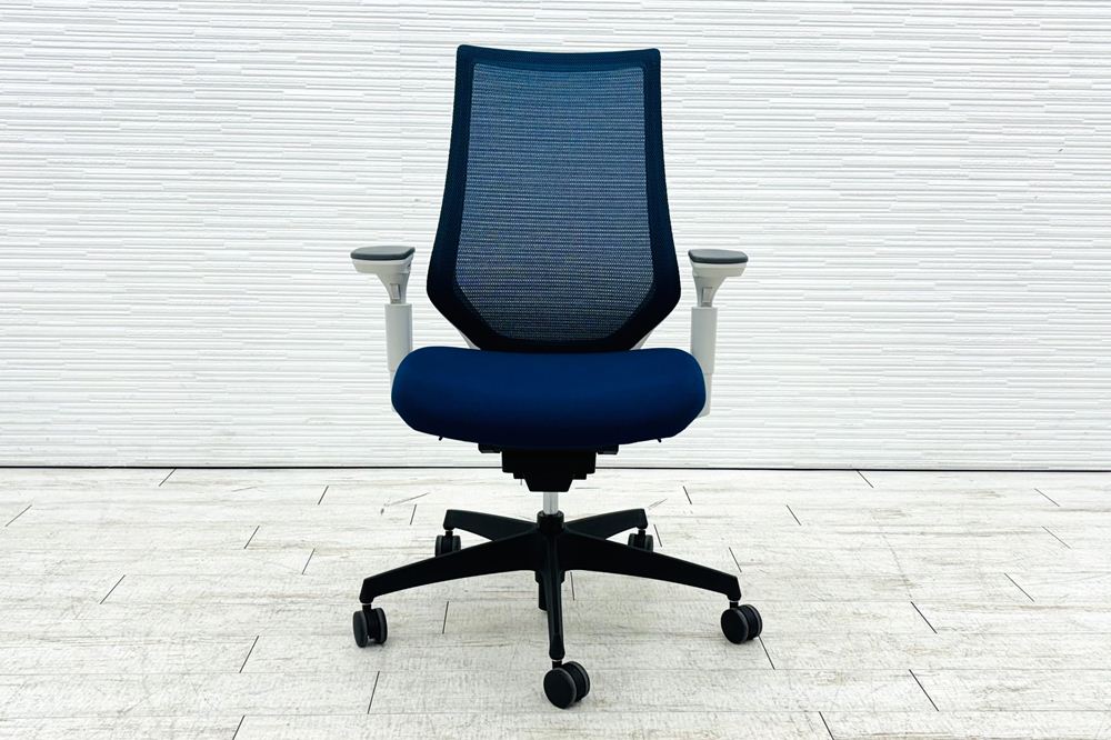 コクヨ デュオラチェア 中古 2018年製 KOKUYO Duora クッション 可動肘 中古オフィス家具 ブルーの画像