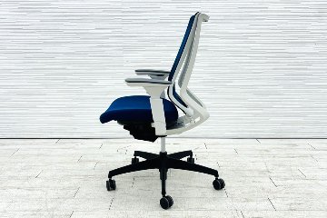 コクヨ デュオラチェア 中古 2018年製 KOKUYO Duora クッション 可動肘 中古オフィス家具 ブルーの画像