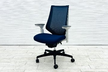 コクヨ デュオラチェア 中古 2018年製 KOKUYO Duora クッション 可動肘 中古オフィス家具 ブルーの画像