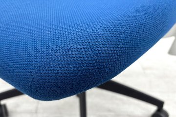 コクヨ デュオラチェア 中古 2018年製 KOKUYO Duora クッション 可動肘 中古オフィス家具 ブルーの画像