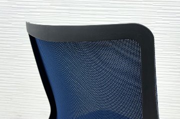 フルーエントチェア 2017年製 中古 オカムラ Fluent 中古オフィス家具 オフィスチェア クッション ローバック 肘無 ミディアムブルーの画像