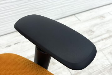 オカムラ サブリナチェア スタンダード 中古 2014年製 ハイバック 可動肘 中古オフィス家具 アジャストアーム OKAMURA Sabrina オレンジの画像