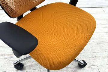 オカムラ サブリナチェア スタンダード 中古 2014年製 ハイバック 可動肘 中古オフィス家具 アジャストアーム OKAMURA Sabrina オレンジの画像