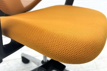 オカムラ サブリナチェア スタンダード 中古 2014年製 ハイバック 可動肘 中古オフィス家具 アジャストアーム OKAMURA Sabrina オレンジの画像
