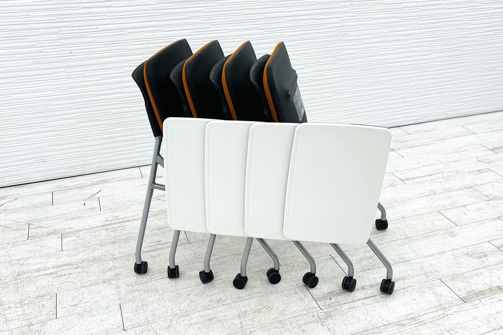 オカムラ ルナチェア 中古 【4脚セット】 Runa ミーティングチェア 会議椅子 ネスティングチェア 中古オフィス家具 81S1CN オレンジ テーブル付の画像