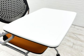 オカムラ ルナチェア 中古 【4脚セット】 Runa ミーティングチェア 会議椅子 ネスティングチェア 中古オフィス家具 81S1CN オレンジ テーブル付の画像