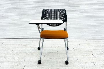 オカムラ ルナチェア 中古 Runa ミーティングチェア 会議椅子 ネスティングチェア 中古オフィス家具 81S1CN オレンジ テーブル付の画像