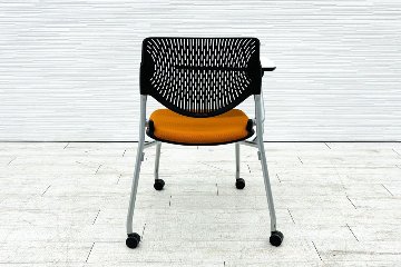 オカムラ ルナチェア 中古 Runa ミーティングチェア 会議椅子 ネスティングチェア 中古オフィス家具 81S1CN オレンジ テーブル付の画像