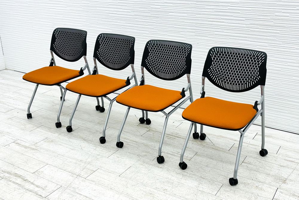 オカムラ ルナチェア 肘無 中古 【4脚セット】 Runa ミーティングチェア 会議椅子 ネスティングチェア 中古オフィス家具 81S1CA オレンジの画像