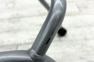 オカムラ ルナチェア 肘無 中古 OKAMURA Runa ミーティングチェア 会議椅子 ネスティングチェア 中古オフィス家具 81S1CA オレンジの画像