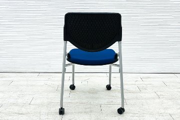 オカムラ ルナチェア Runa 肘無 中古 ミーティングチェア 背パッド付 会議椅子 中古オフィス家具 81S1CB ミディアムブルーの画像