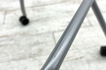 オカムラ ルナチェア Runa 肘無 中古 ミーティングチェア 背パッド付 会議椅子 中古オフィス家具 81S1CB ミディアムブルーの画像