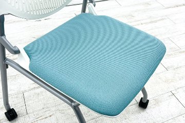 オカムラ ルナチェア 中古 肘無 Runa ミーティングチェア ネスティングチェア 会議椅子 中古オフィス家具 81S1AA セージの画像