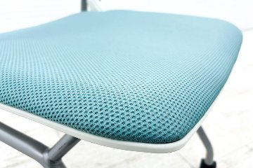 オカムラ ルナチェア 中古 肘無 Runa ミーティングチェア ネスティングチェア 会議椅子 中古オフィス家具 81S1AA セージの画像