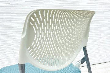 オカムラ ルナチェア 中古 肘無 Runa ミーティングチェア ネスティングチェア 会議椅子 中古オフィス家具 81S1AA セージの画像