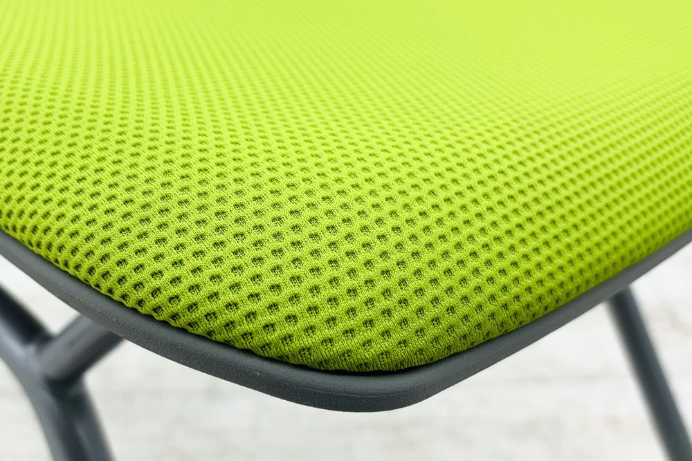 オカムラ ルナチェア 【4脚セット】 中古 肘無 Runa ミーティングチェア ネスティングチェア 会議椅子 中古オフィス家具 81S1EA ライムグリーンの画像