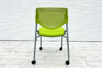 オカムラ ルナチェア 【4脚セット】 中古 肘無 Runa ミーティングチェア ネスティングチェア 会議椅子 中古オフィス家具 81S1EA ライムグリーンの画像