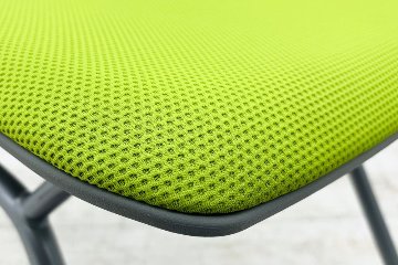 オカムラ ルナチェア 【4脚セット】 中古 肘無 Runa ミーティングチェア ネスティングチェア 会議椅子 中古オフィス家具 81S1EA ライムグリーンの画像