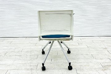 オカムラ COURIR クリールシリーズ ミーティングチェア 中古 【4脚セット】 会議椅子 ネスティングチェア 中古オフィス家具 9317XB-F008 テーブル付 プラムの画像