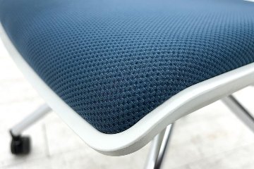 オカムラ COURIR クリールシリーズ ミーティングチェア 中古 【4脚セット】 会議椅子 ネスティングチェア 中古オフィス家具 9317XB-F008 テーブル付 プラムの画像