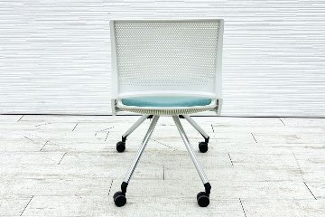 オカムラ COURIR クリールシリーズ ミーティングチェア 中古 【4脚セット】 会議椅子 ネスティングチェア 中古オフィス家具 9317SR-F002 セージの画像