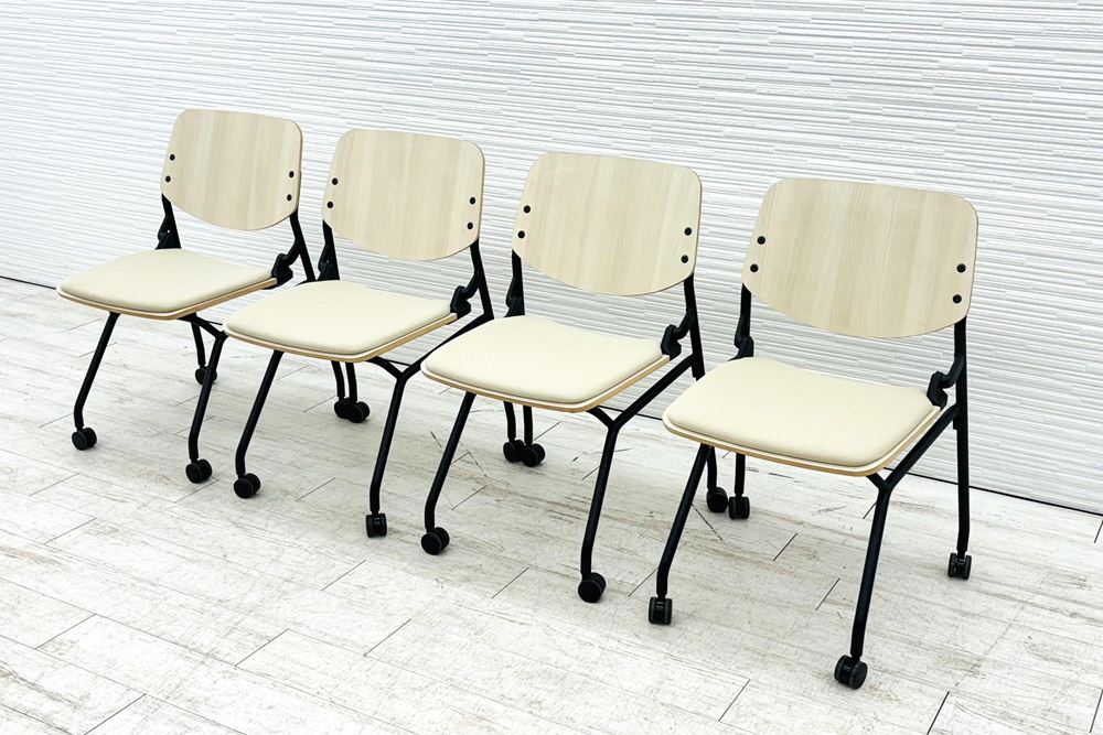 オカムラ ライブス ネスティングチェア 中古 【4脚セット】 Lives Nesting Chair ミーティングチェア 会議椅子 中古オフィス家具 ベージュの画像