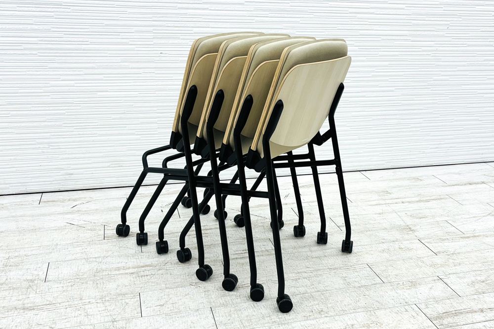 オカムラ ライブス ネスティングチェア 中古 【4脚セット】 Lives Nesting Chair ミーティングチェア 会議椅子 中古オフィス家具 ベージュの画像