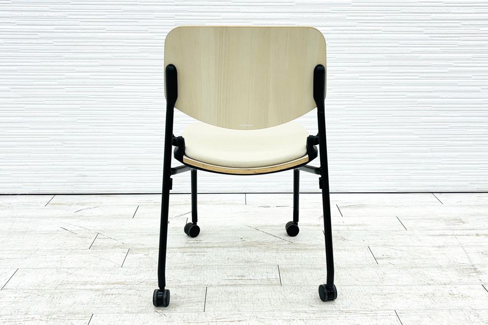オカムラ ライブス ネスティングチェア 中古 Lives Nesting Chair ミーティングチェア 会議椅子 中古オフィス家具 ベージュの画像