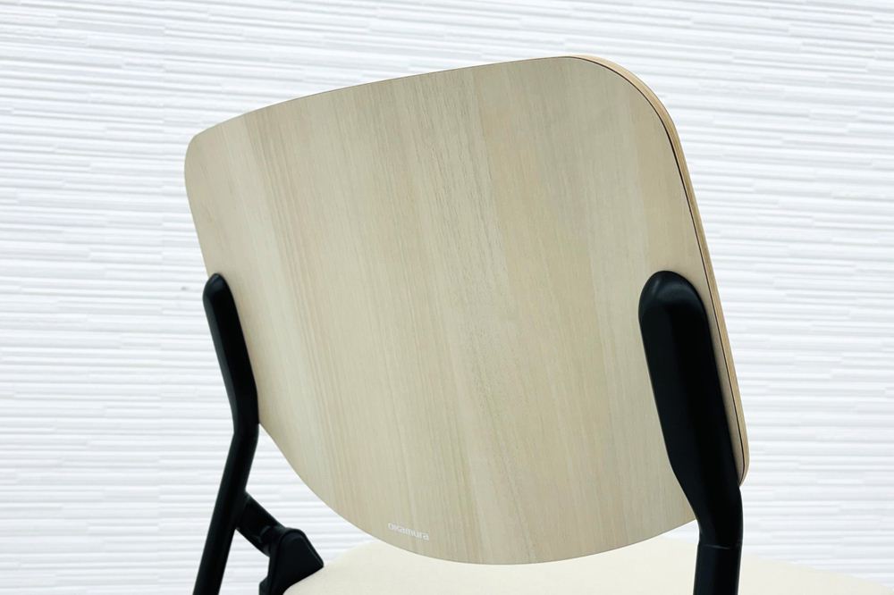 オカムラ ライブス ネスティングチェア 中古 Lives Nesting Chair ミーティングチェア 会議椅子 中古オフィス家具 ベージュの画像